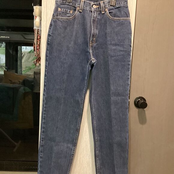 NWOT. Levi’s Women’s Size 8 Short Slim Fit with Tapered Leg 5 Pocket Jeans. - Picture 3 of 9